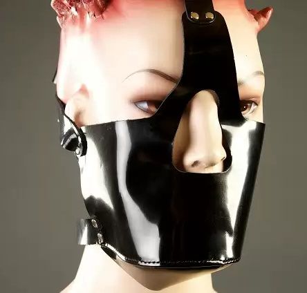 Чёрный намордник из лакированной кожи Подиум Р3112