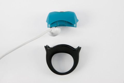 Эрекционное кольцо с вибрацией в черно с голубым цветом Topco Sales Polar Night Vibrating Silicone Cock Ring 1600448