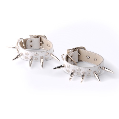 Кожаные белые наручники с шипами и заклепками Sitabella 3056-3