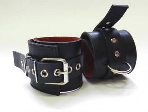 Неподшитые чёрные наножники со сварным D-кольцом и красным подкладом Beastly 10111-1BR