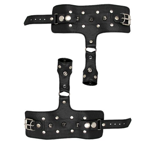 Чёрные наручи на кожаной подкладке, украшенные шипами Подиум Р294