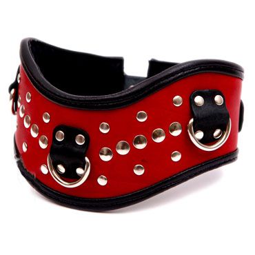 Фигурный красно-чёрный ошейник с клёпками и кольцами Подиум Р27А