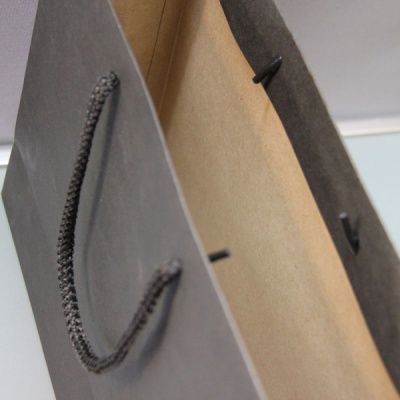 Чёрный бумажный пакет для покупок ДСМ 881 (35×25×10 см)