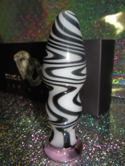 Оригинальная анальная пробка из чёрного и белого стекла Джага-Джага GD236 (15,5 см)