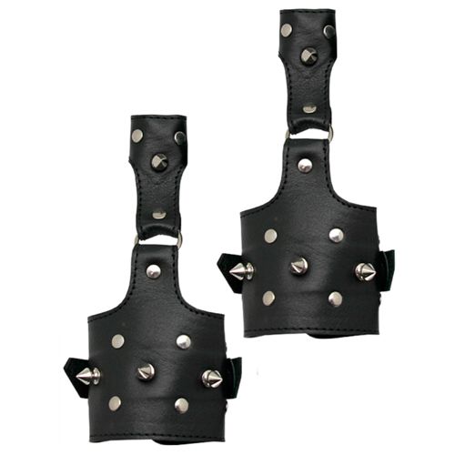 Чёрные наручи на кожаной подкладке, украшенные шипами Подиум Р294