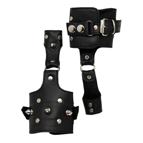 Чёрные наручи на кожаной подкладке, украшенные шипами Подиум Р294