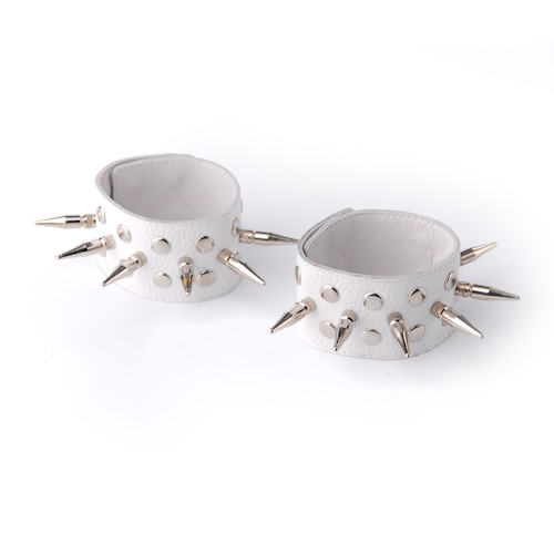 Белые кожаные напульсники с шипами и заклепками Sitabella 3058-3