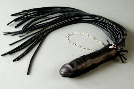 Чёрный флогер с ручкой-фаллосом Подиум Р15