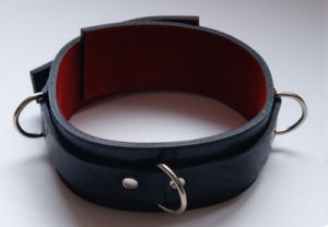 Чёрный средний подшитый ошейник с красной подкладкой Beastly 10335-1BR