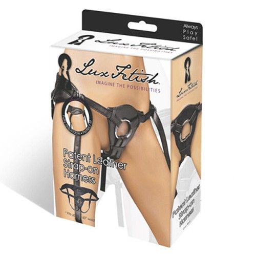 Чёрные трусики для страпона из патентованной кожи Lux Fetish LF1360-BLK