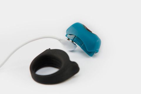 Эрекционное кольцо с вибрацией в черно с голубым цветом Topco Sales Polar Night Vibrating Silicone Cock Ring 1600448