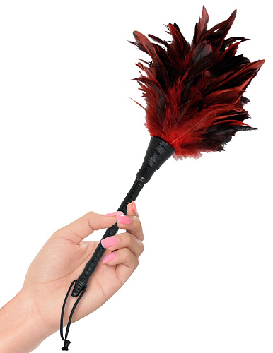 Кисточка с красно-чёрными пёрышками Pipedream FRISKY FEATHER DUSTER PD3756-15 (36 см)