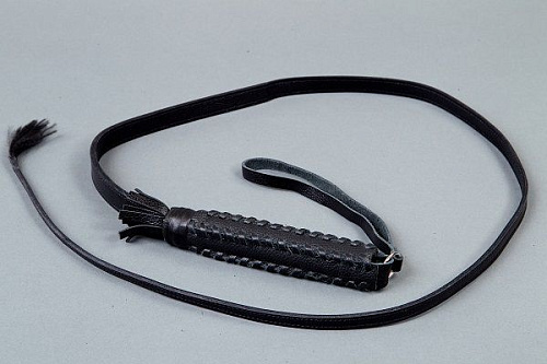 Хлыст с плетённой ручкой из чёрной кожи Подиум Р12 (120 см)