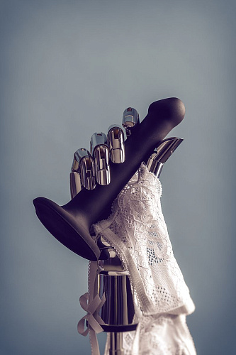 Чёрный фаллос на присоске Strap-on-me Silicone Bendable Dildo S 6013137 (17 см)