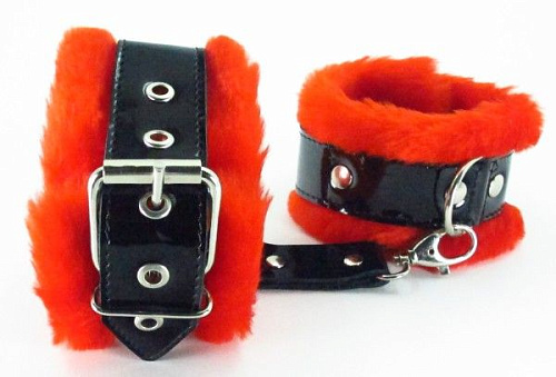 Оковы на ноги с красным мехом BDSM Light БДСМ арсенал 720002ars
