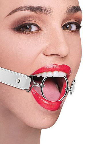 Расширяющий кляп с белыми ремешками Shots Media BV Ring Gag XL OU105WHT