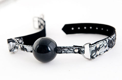 Кляп с кружевным серебристым ремешком ToyFa 719001