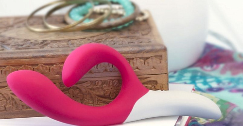 Розовый вибромассажёр с клиторальным отростком We-vibe Nova-Pink (21,5 см)