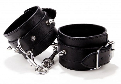 Чёрные кожаные наручи с шипами Shots Media BV Spiked Leather Handcuffs OU053BLK