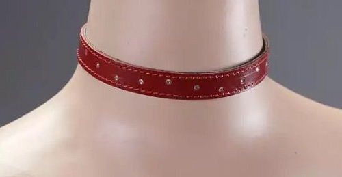 Красный лаковый ошейник со стразами Подиум Р2851
