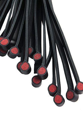 Чёрный кожаный флоггер с красной точёной ручкой ToyFa 700035 (60 см)
