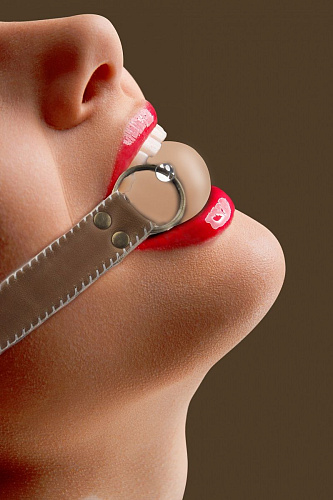 Бежевый силиконовый кляп-шар на кожаных ремешках Shots Media BV OU165BRN-F