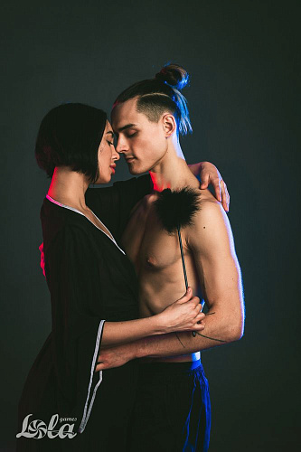 Чёрный пуховый тиклер Lola toys Nightfall 1080-02lola (41 см)