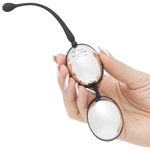 Серебристо-чёрные вагинальные шарики Fifty Shades of Grey Inner Goddess Silver Jiggle Balls FS-74926