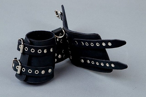 Чёрные кожаные фиксирующие манжеты Подиум Р296