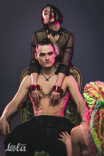 Красно-чёрные наручи Lola toys Bizzare 1099-01lola