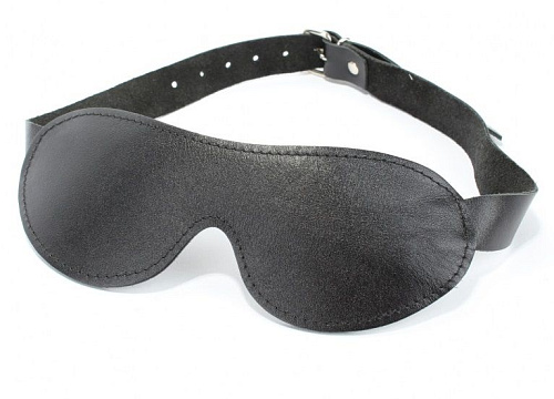 Чёрная маска на глаза из гладкой кожи БДСМ арсенал 63007