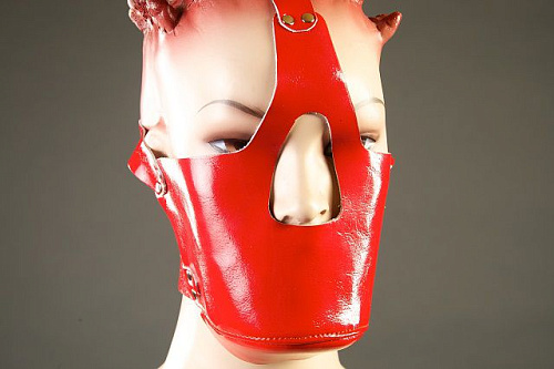 Красный лаковый намордник Подиум Р3111