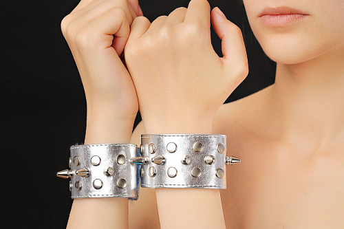 Серебристые напульсники с шипами Sitabella 5016-6