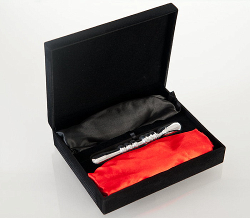 Ребристая анальная втулка с двумя сменными плетками чёрной и красной ToyFa 712015