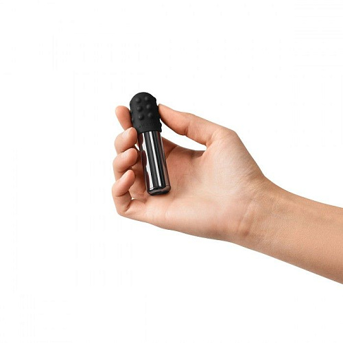 Чёрная вибропулька с 2 нежными насадками Le Wand Bullet LW-012-BLK