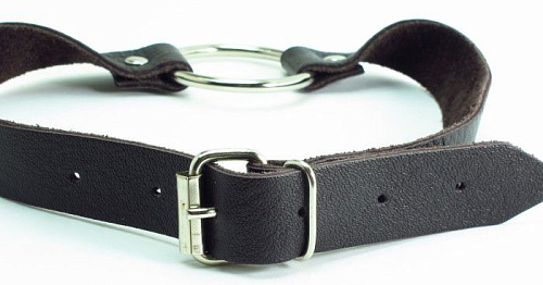 Коричневый кожаный кляп с металлическим кольцом БДСМ арсенал 60002ars