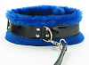 Чёрный ошейник с поводком и синим мехом БДСМ арсенал BDSM Light 730003