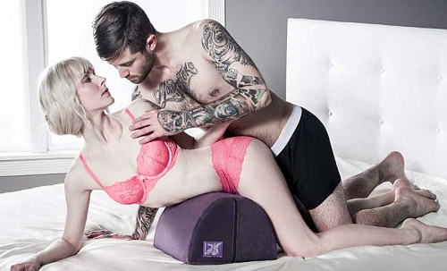 Фиолетовая секс-подушка с отверстием для игрушек Liberator BonBon Toy Mount 16033548