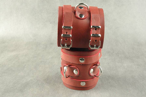 Широкие красные не подшитые наручи Beastly 10018R