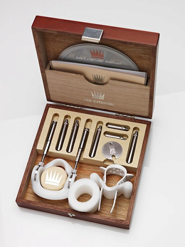 Серебристое устройство для увеличения пениса Jes Extender Original 103