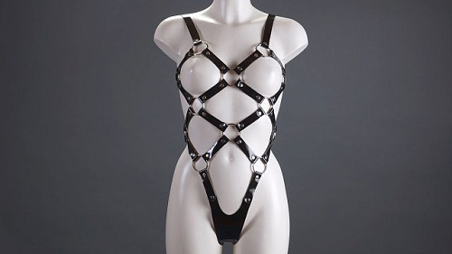 Чёрное лакированное боди-сбруя Подиум Р7252