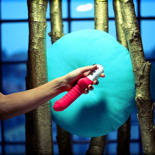 Красный вибратор с рёбрышками Fun Factory Tiger 1131035 (22,3 см)