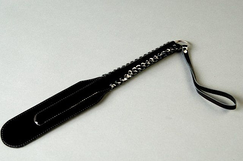 Чёрная хлопушка из лаковой кожи Подиум Р1602 (33 см)