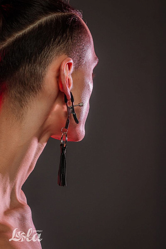 Чёрные зажимы на соски с кожаными кисточками Lola toys Sweet Escape 1130-01lola