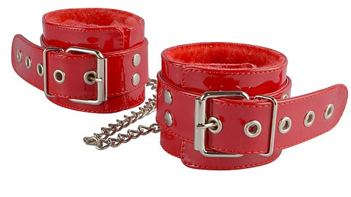 Красные лаковые оковы с меховой отделкой Sitabella 5012-20