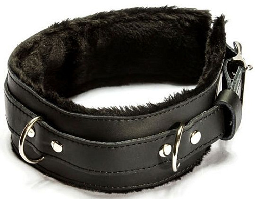 Чёрный ошейник с 3 кольцами на регулируемой застежке Eroticon P3159B