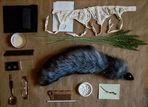 Большая анальная пробка чёрного цвета с серым лисьим хвостом Wild Lust BF40black/grey