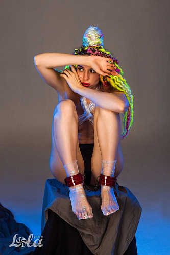 Красно-чёрные поножи Lola toys Starfire 1105-01lola