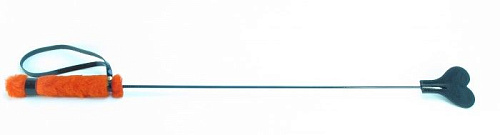 Чёрный лаковый стек с красной меховой ручкой БДСМ арсенал 770002 (64 см)
