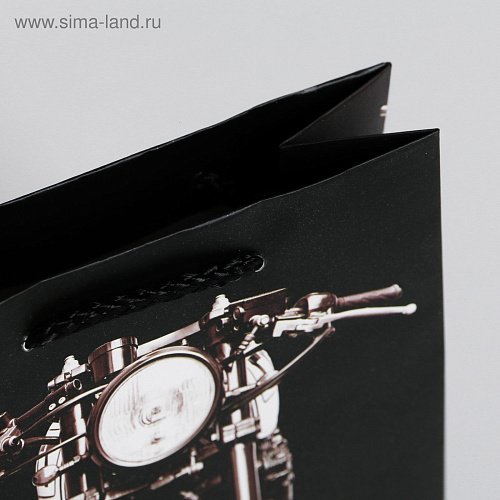 Чёрный подарочный пакет Сима-Ленд «Лучшему во всем мужчине» 4515299 (15×12×5 см)